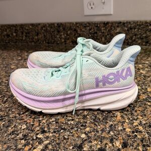 Hoka One One ladies Clifton 9  Sneakers - Mint and Lavender size 6.5